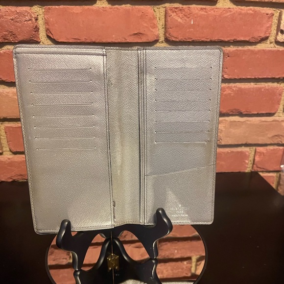 🔥Auth LOUIS 🔥VUITTON 🔥Taiga Portefeuille Brazza Long Wallet Gray🔥 - Picture 1 of 6